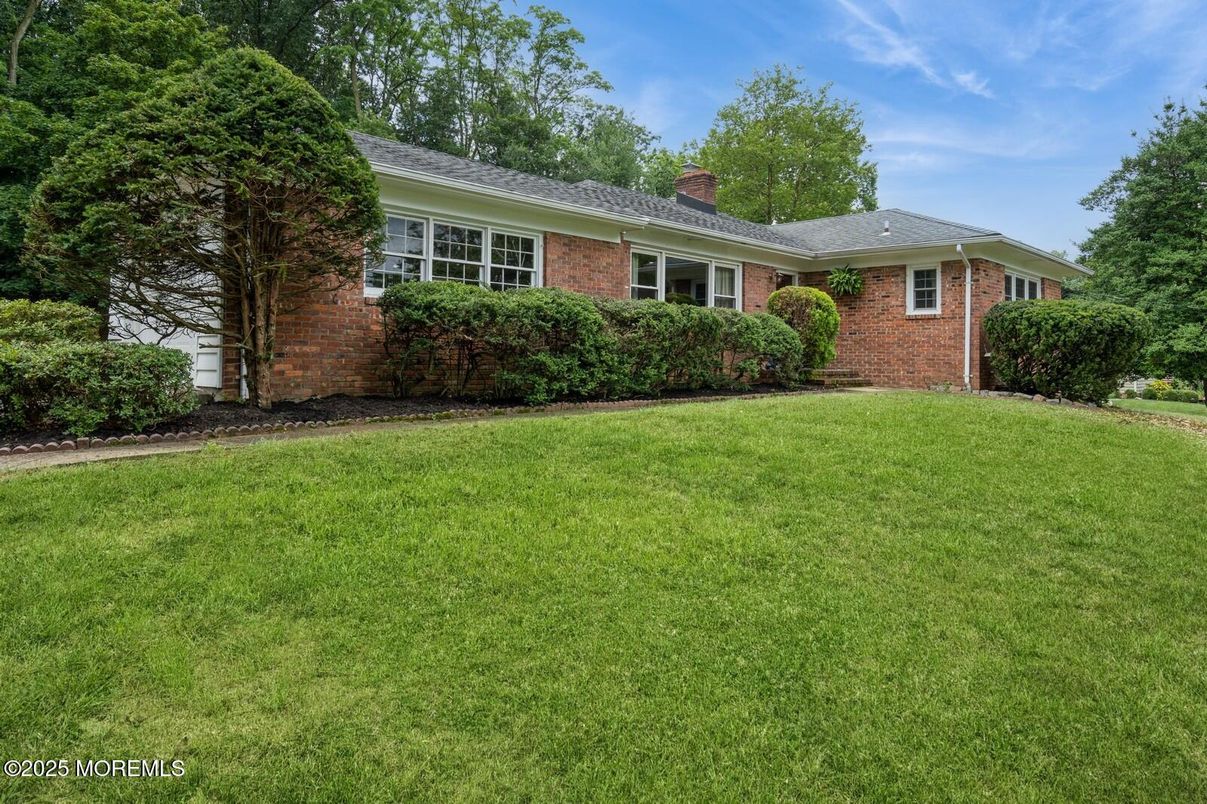 Backyard, Exterior, Facade, Brick Facade, Ranch