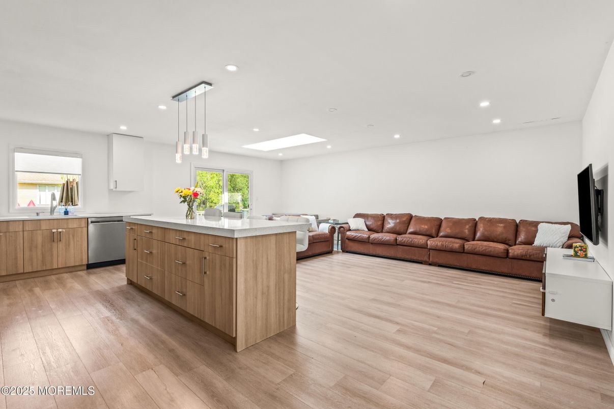 Interior, Kitchen, Living room, Pendant Lights, Recessed Lighting, Stainless Steel Appliances, Wood Texture Flooring