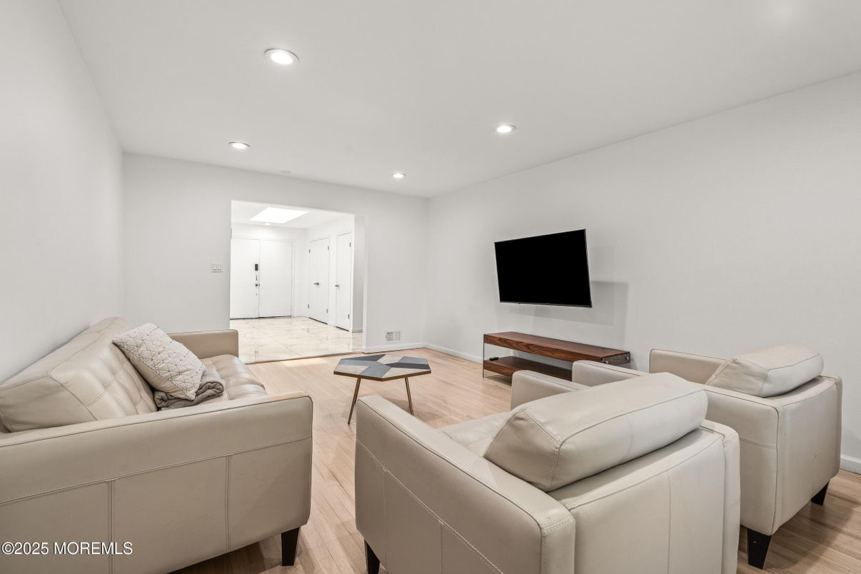 Interior, Living room, Recessed Lighting, Wood Texture Flooring