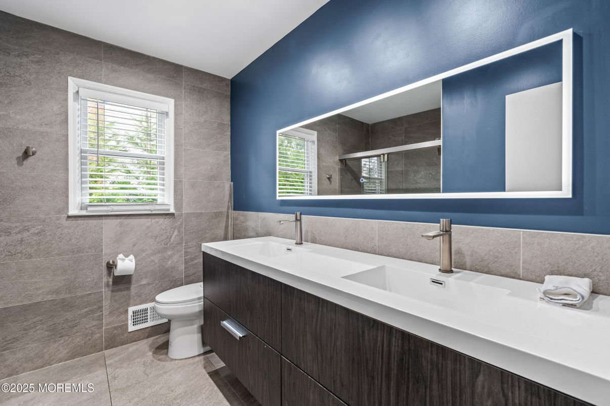 Bathroom, Dual Sink Vanities, Interior