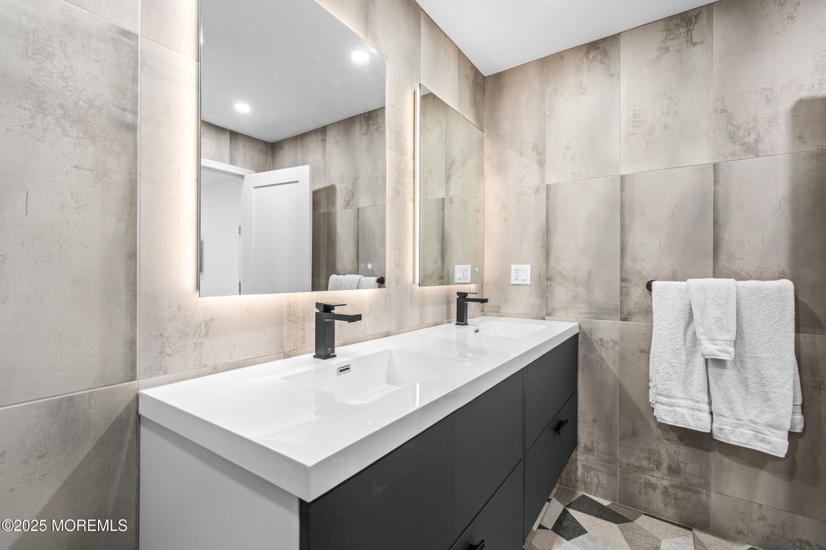Bathroom, Interior, Recessed Lighting