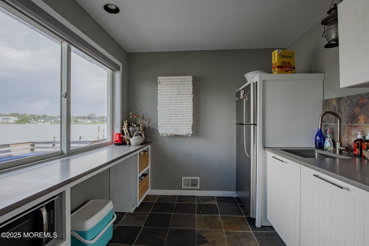 Interior, Kitchen, Recessed Lighting, Water