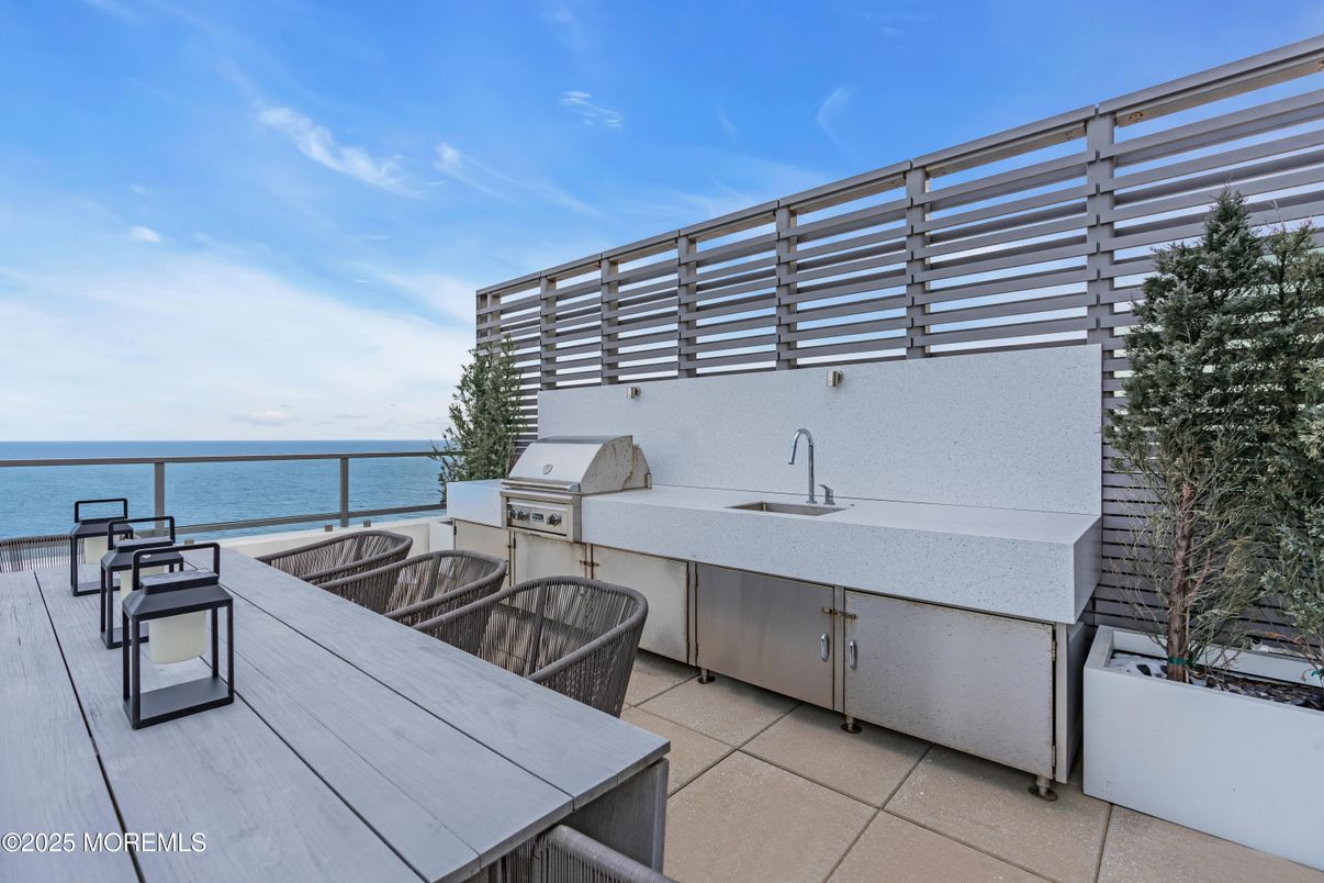 Exterior, Outdoor Kitchen, Water