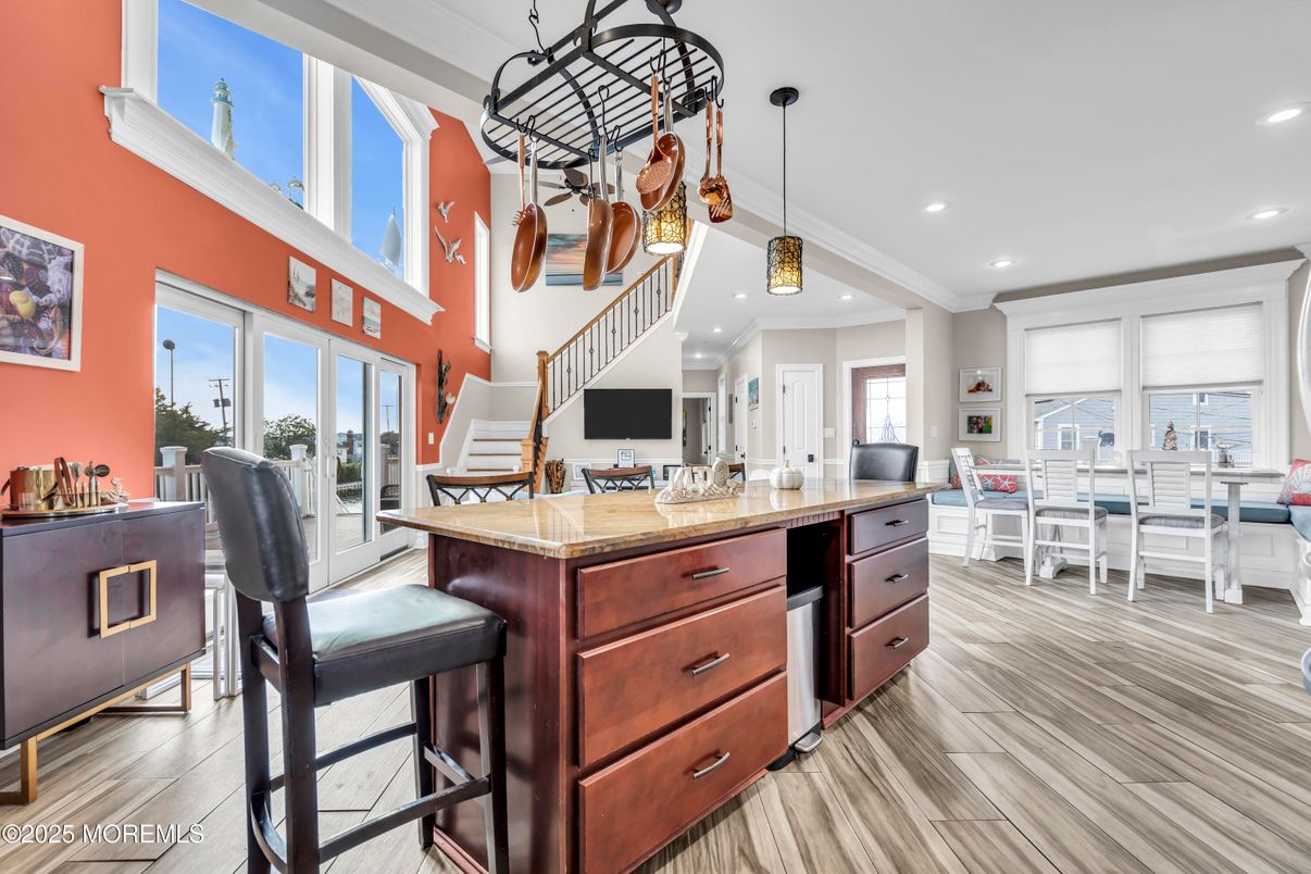 Dining room, Interior, Kitchen, Pendant Lights, Recessed Lighting, Wood Texture Flooring