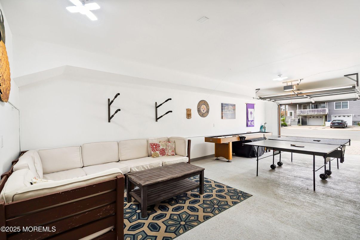 Game Room, Interior