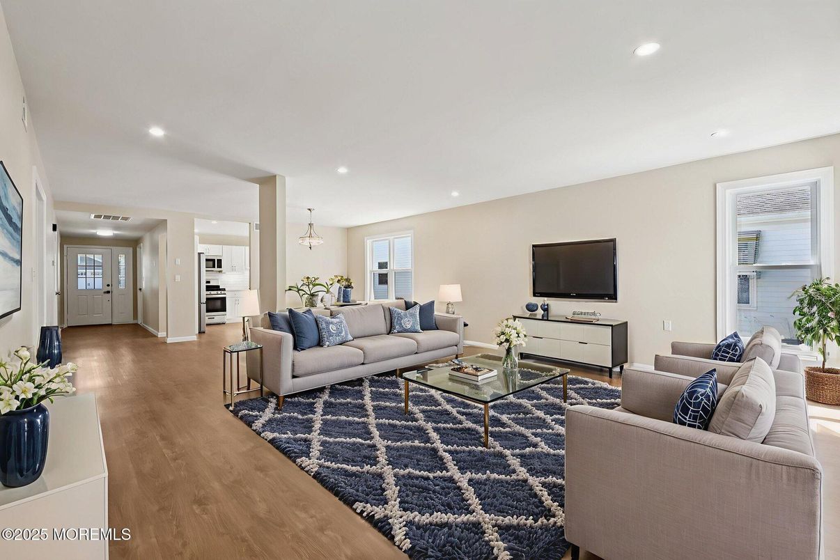 Interior, Living room, Pendant Lights, Recessed Lighting, Wood Texture Flooring
