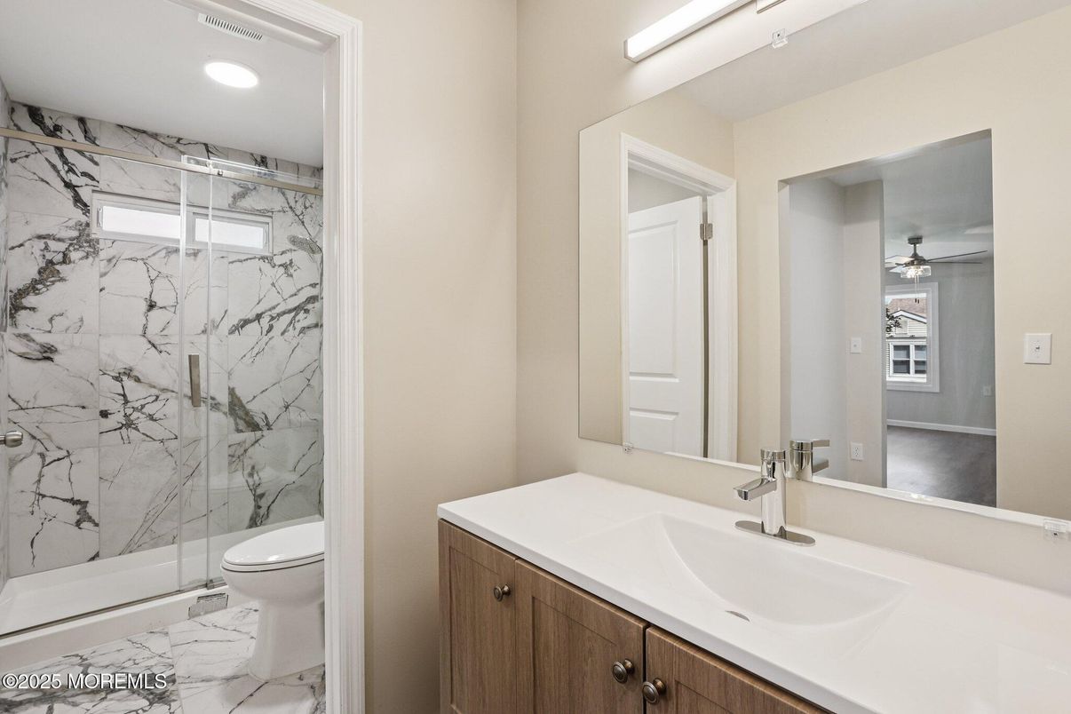 Bathroom, Interior, Marble, Marble Walls, Recessed Lighting