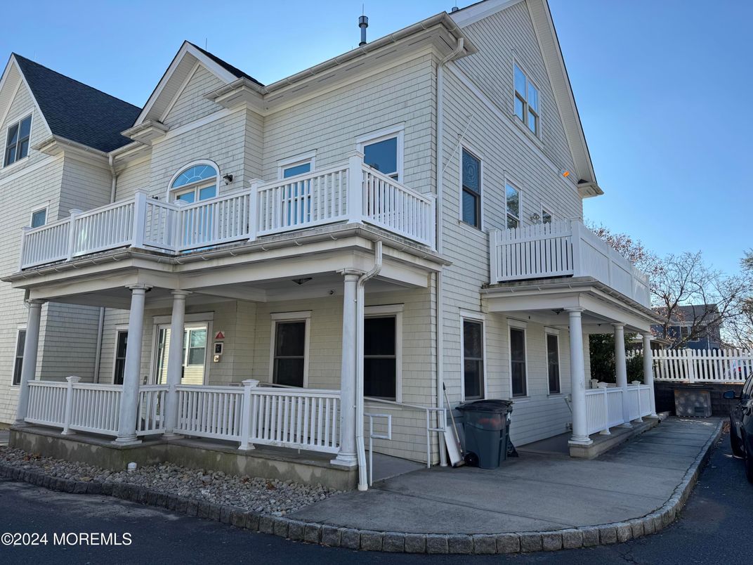 Exterior, Facade, Queen Anne Victorian