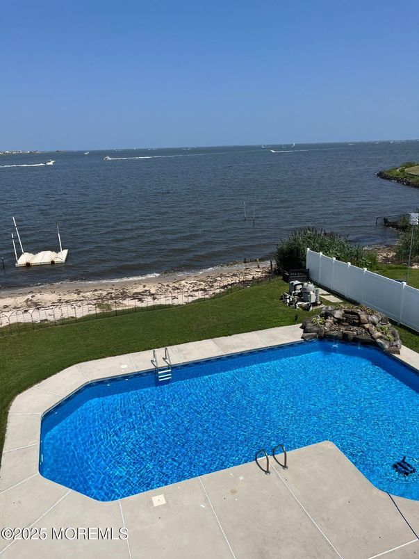 Exterior, Pool, Water