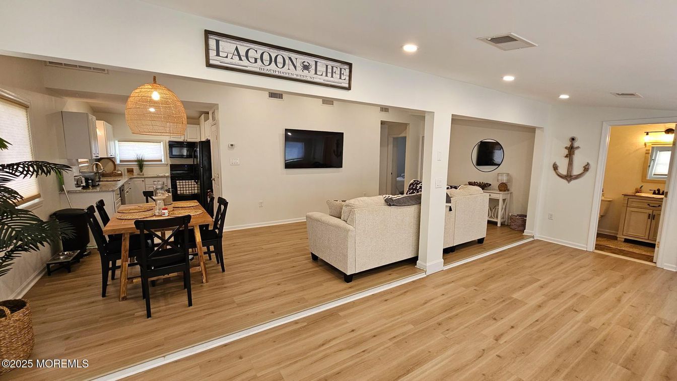 Dining room, Interior, Living room, Pendant Lights, Recessed Lighting, Wood Texture Flooring