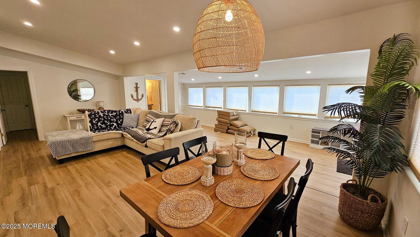 Dining room, Interior, Living room, Recessed Lighting, Water, Wood Texture Flooring
