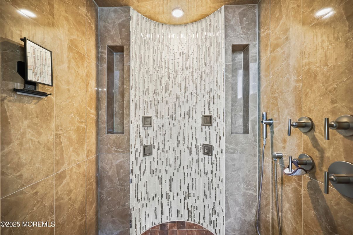 Bathroom, Interior, Recessed Lighting