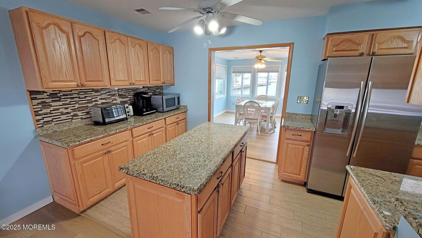 Dining room, Interior, Kitchen, Stainless Steel Appliances, Wood Texture Flooring