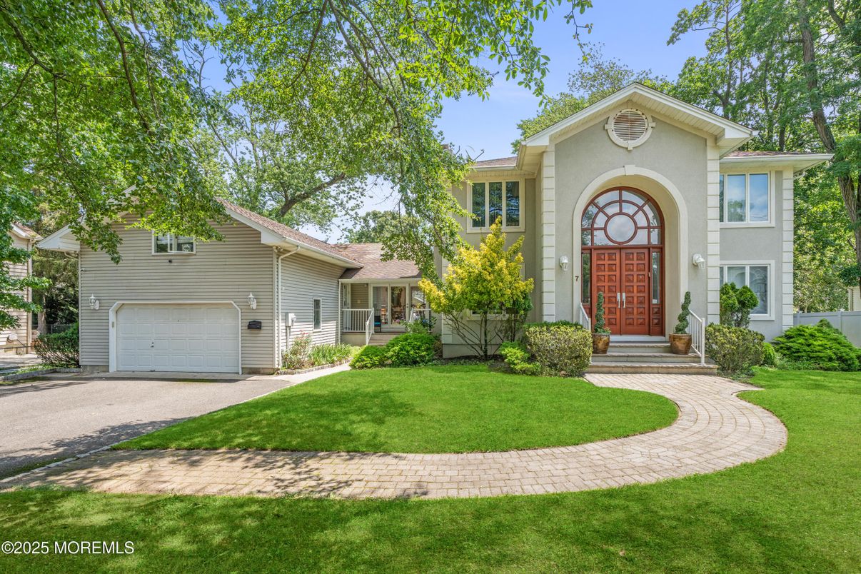 Attached, Exterior, Facade, Mediterranean