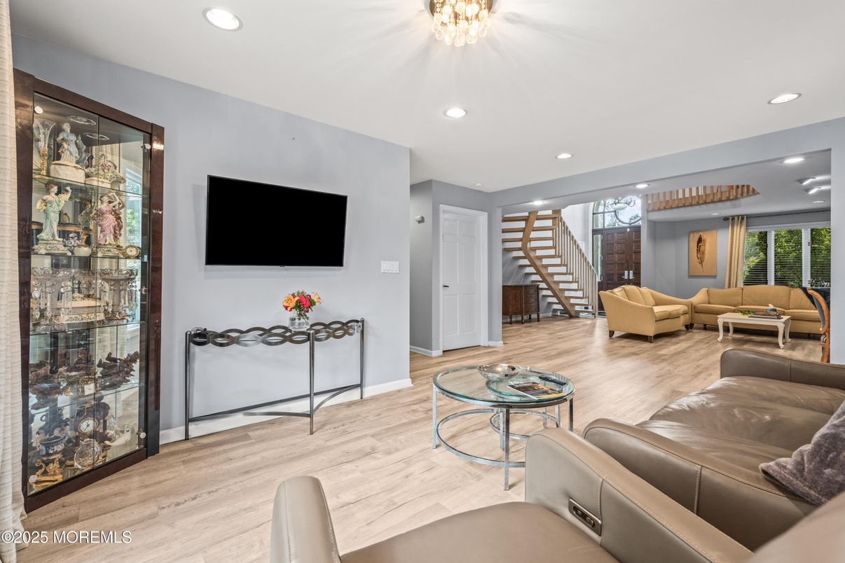 Interior, Living room, Recessed Lighting, Wood Texture Flooring