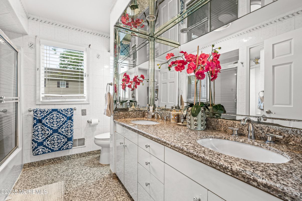 Bathroom, Dual Sink Vanities, Interior