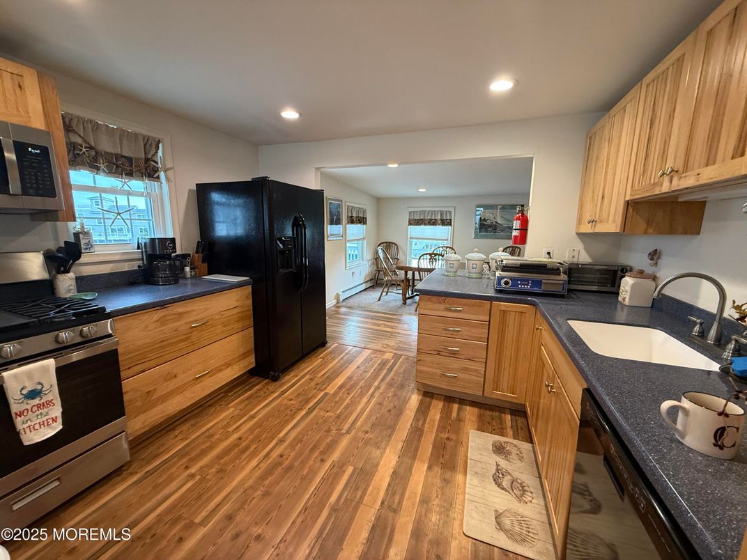 Dining room, Interior, Kitchen, Recessed Lighting, Wood Texture Flooring