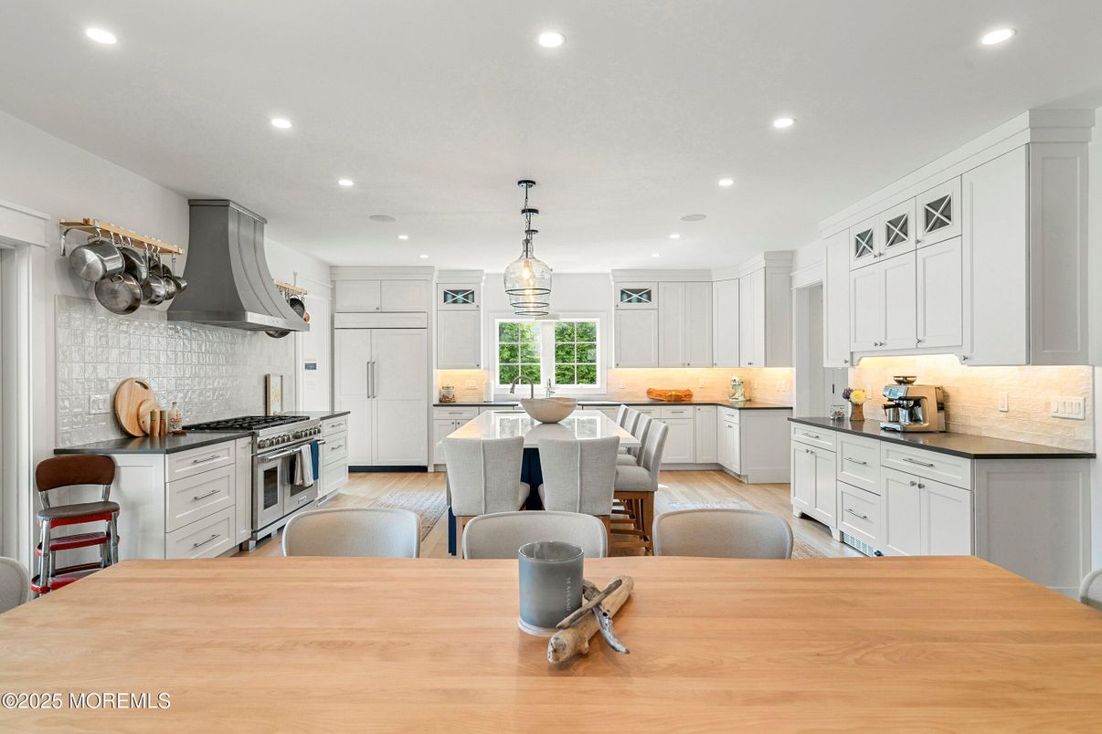 Dining room, Interior, Kitchen, Pendant Lights, Recessed Lighting, Stainless Steel Appliances