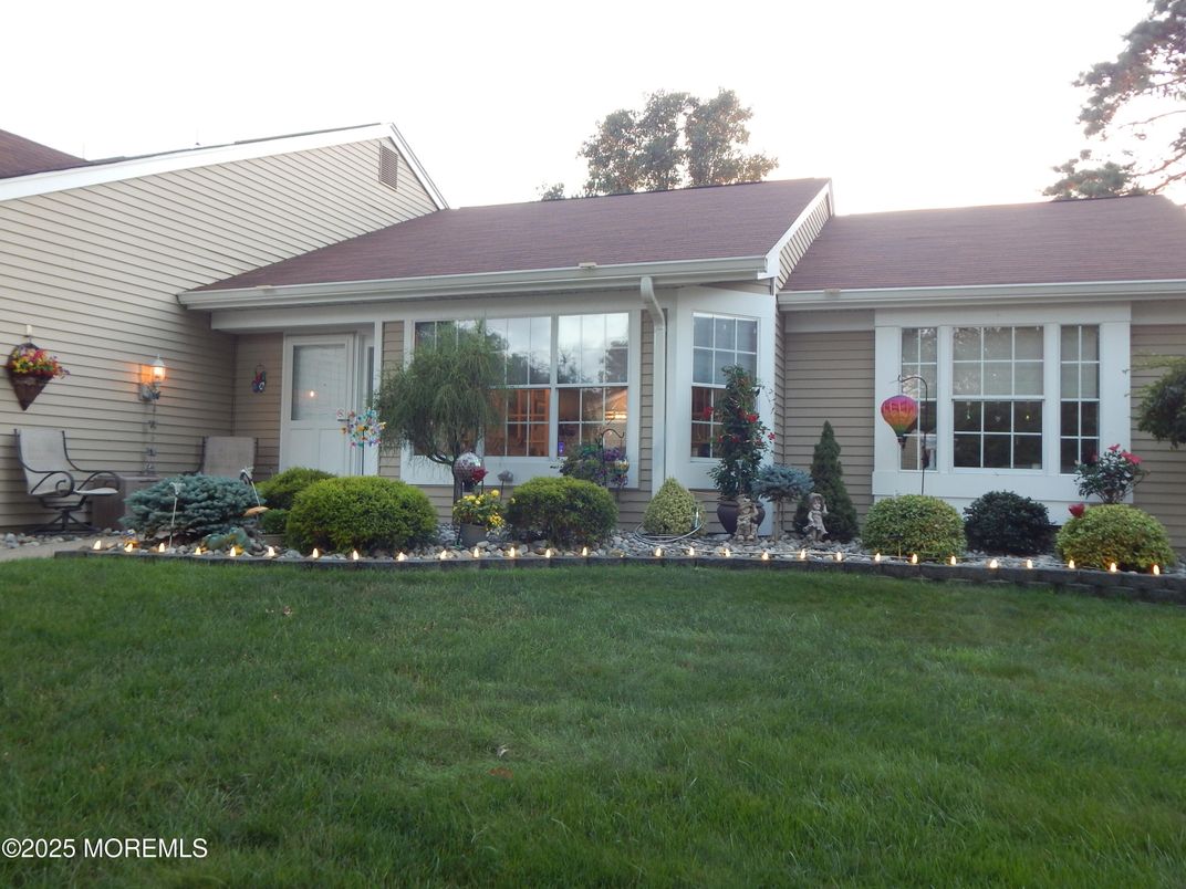 Backyard, Exterior, Facade, Ranch