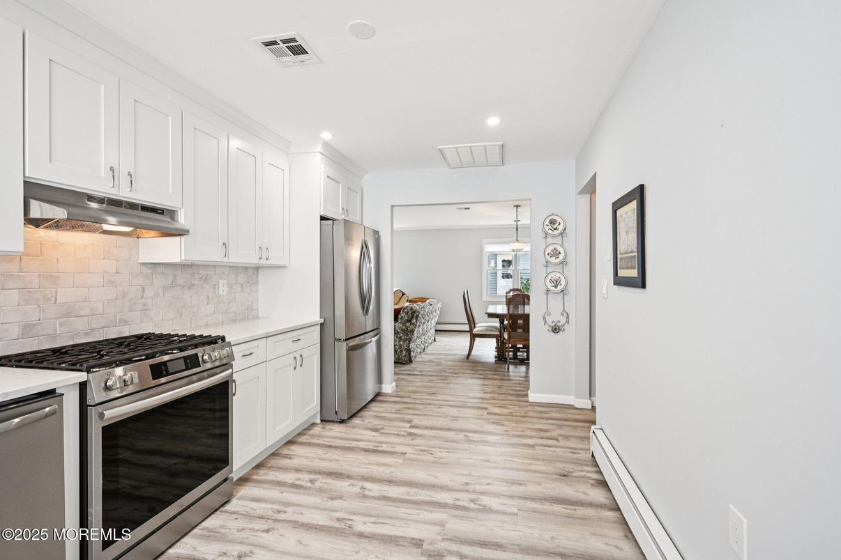 Dining room, Interior, Kitchen, Pendant Lights, Recessed Lighting, Stainless Steel Appliances, Wood Texture Flooring