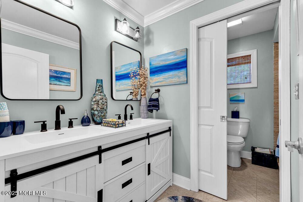 Bathroom, Dual Sink Vanities, Interior