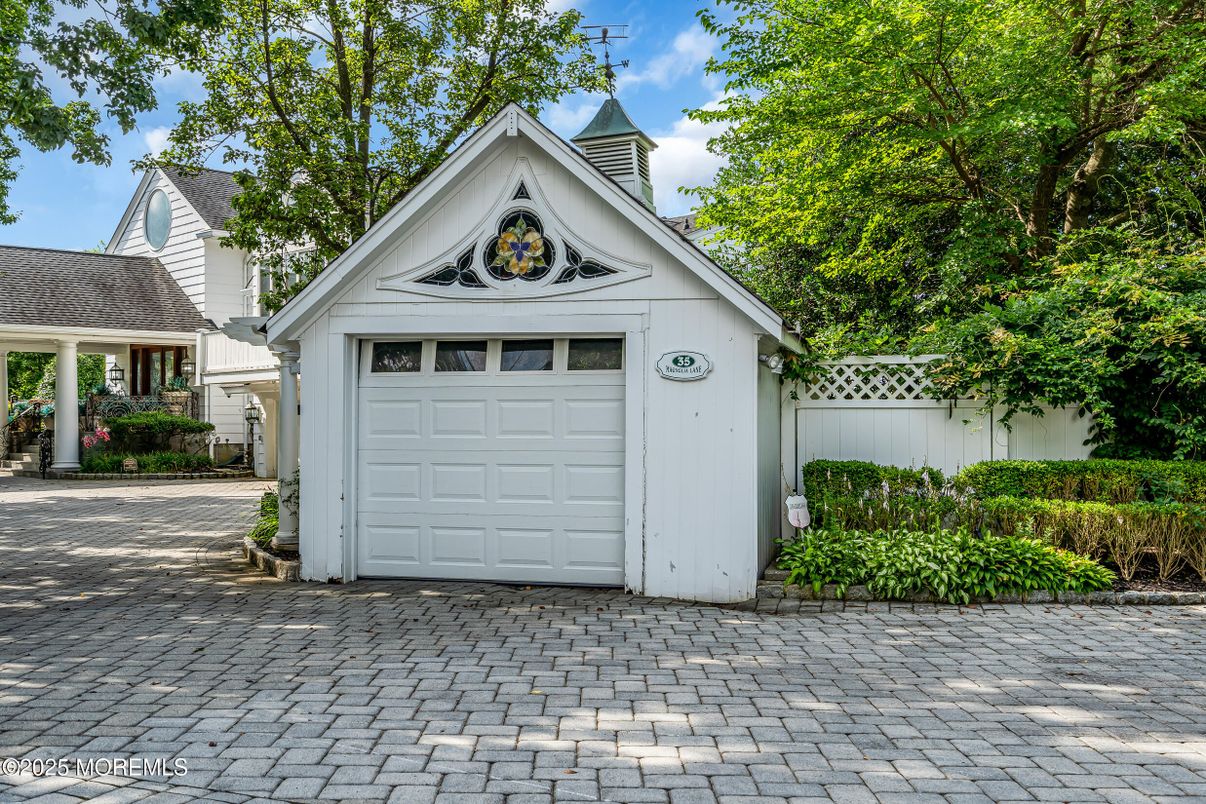 Detached Garage, Exterior