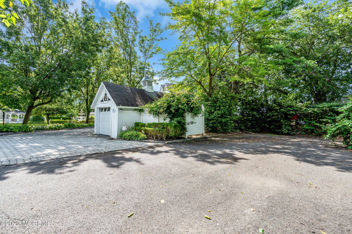 Detached Garage, Exterior