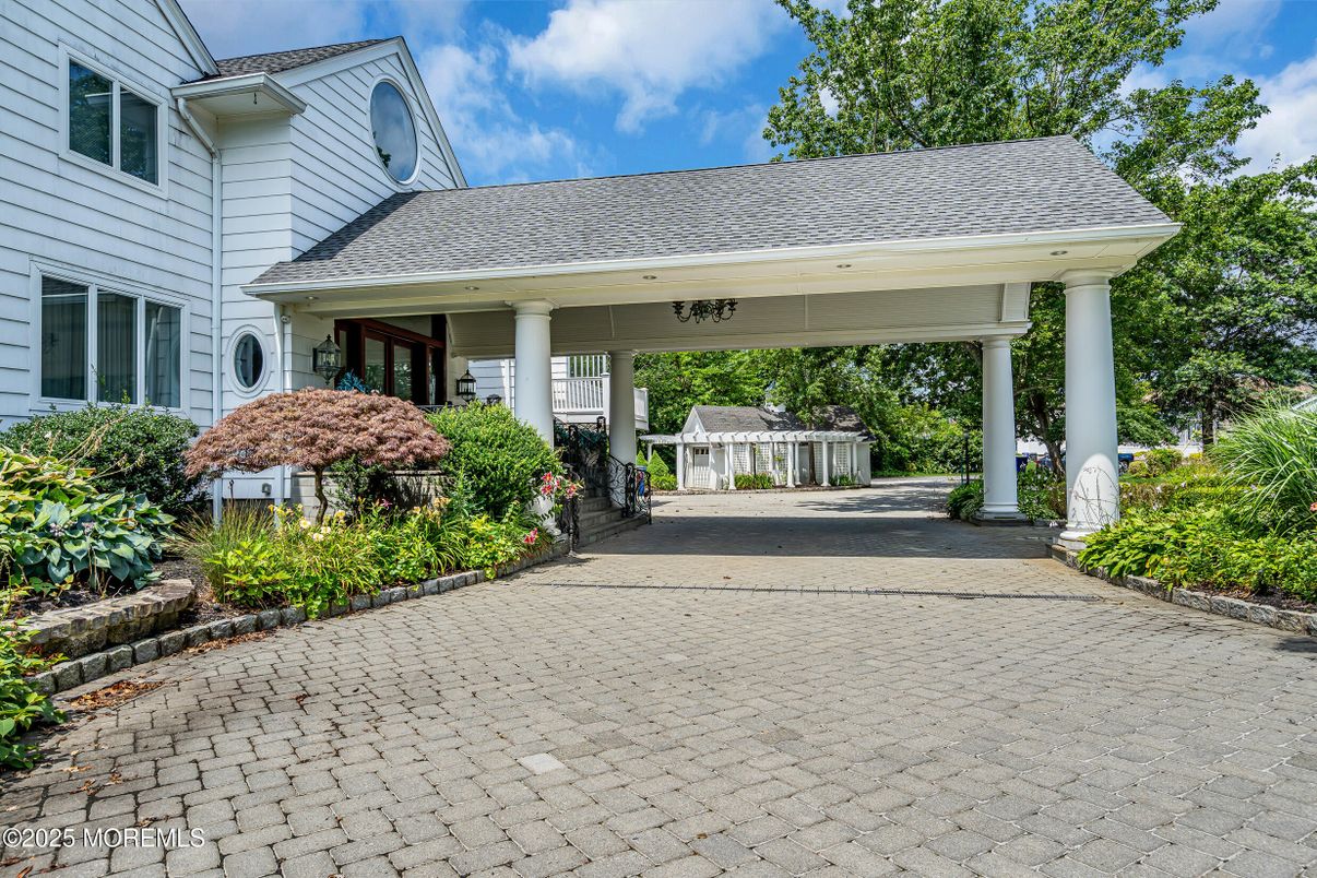 Exterior, Facade, Cape Cod