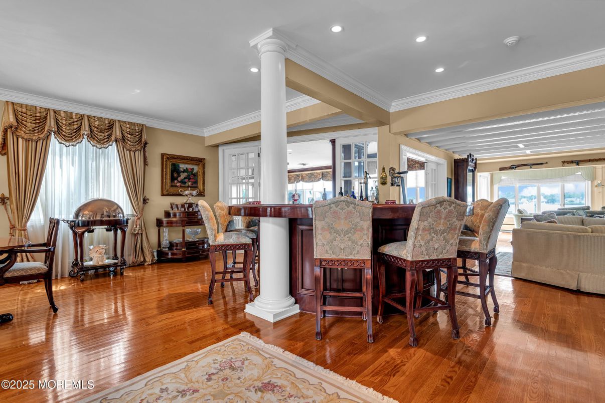 Interior, Recessed Lighting, Wood Texture Flooring