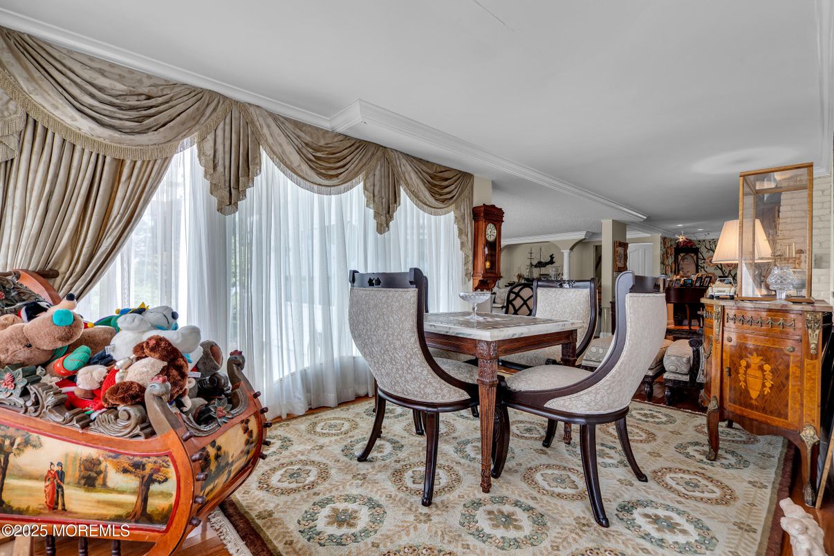 Dining room, Interior