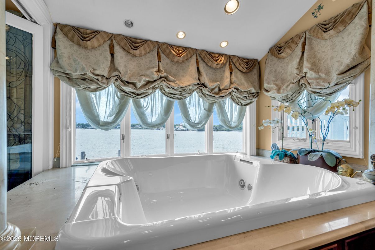 Bathroom, Interior, Recessed Lighting, Water