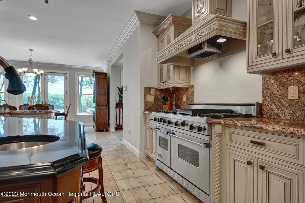 Chandelier, Dining room, Interior, Kitchen, Recessed Lighting, Stainless Steel Appliances