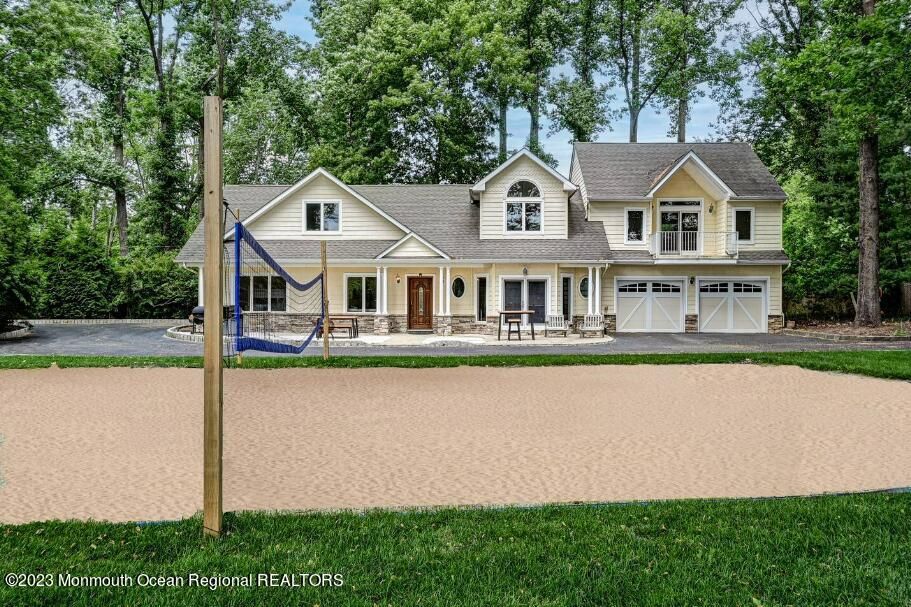 Attached, Exterior, Facade, Farmhouse