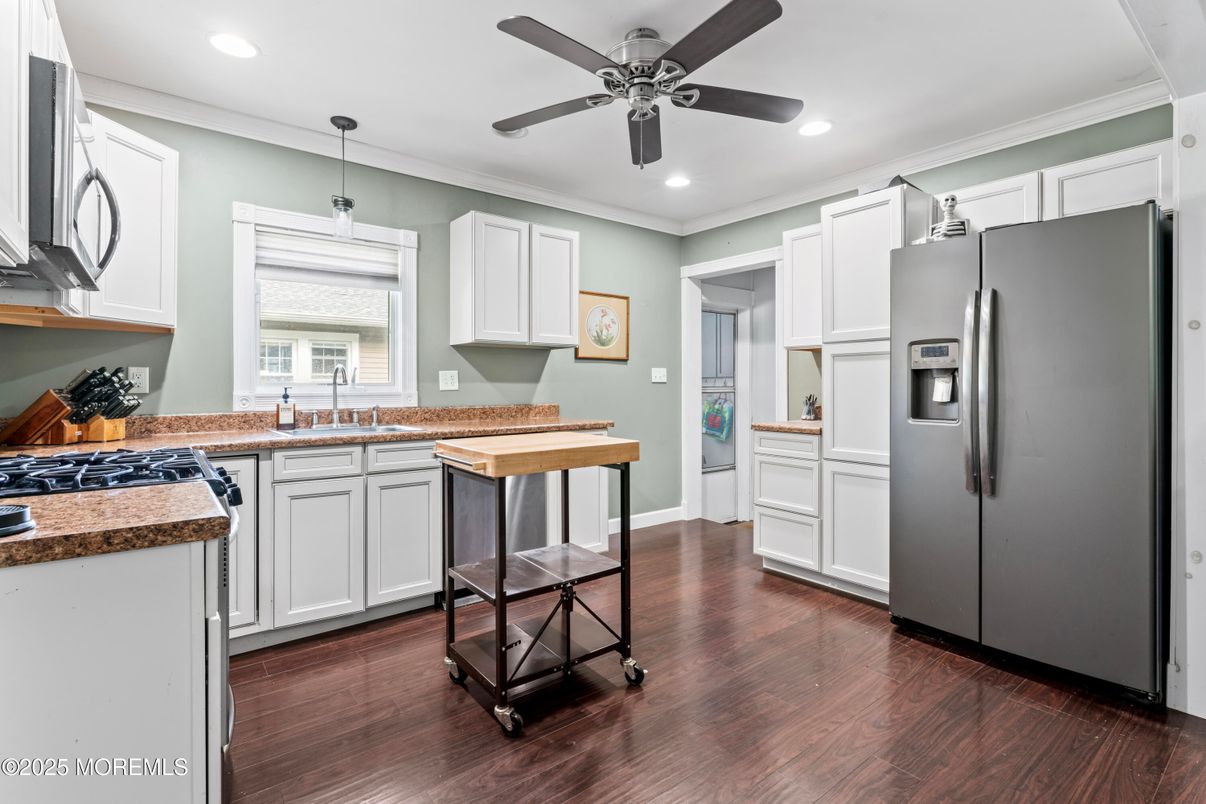 Interior, Kitchen, Pendant Lights, Recessed Lighting, Wood Texture Flooring