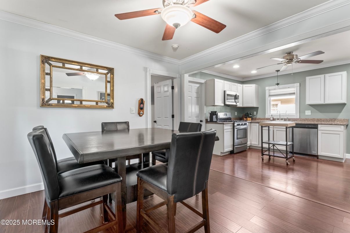 Dining room, Interior, Kitchen, Recessed Lighting, Wood Texture Flooring