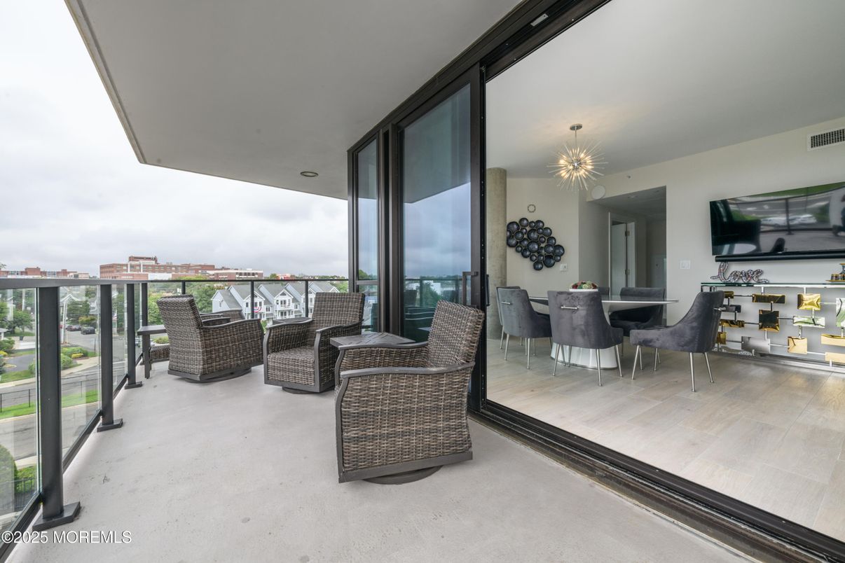 Dining room, Exterior, Pendant Lights