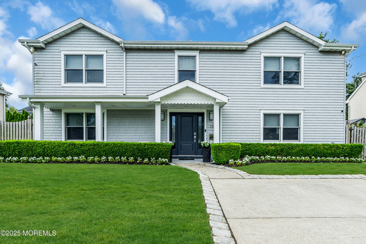 Exterior, Facade, Farmhouse