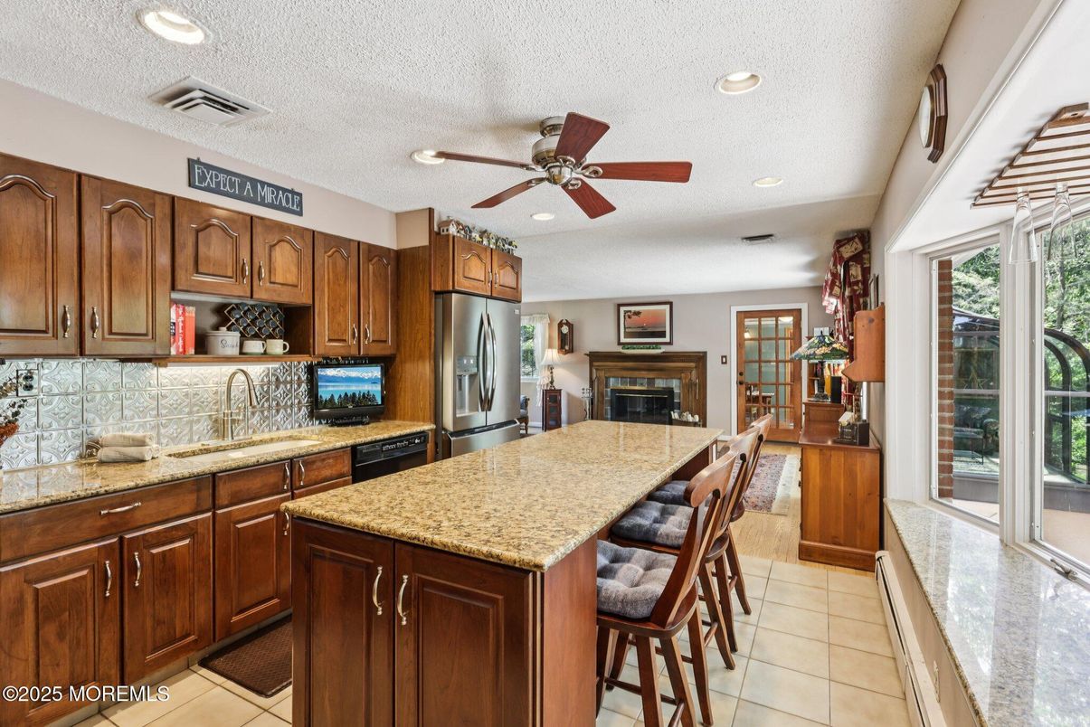 Fireplace, Interior, Kitchen, Recessed Lighting