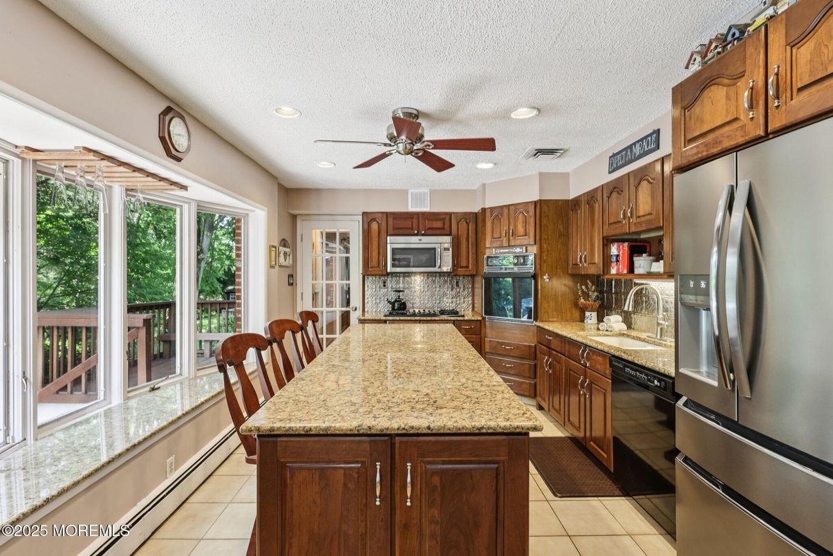 Dining room, Interior, Kitchen, Recessed Lighting, Stainless Steel Appliances