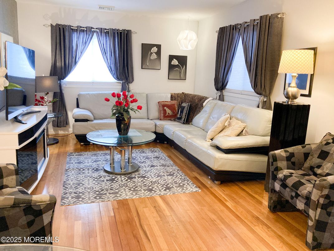 Interior, Living room, Pendant Lights, Wood Texture Flooring