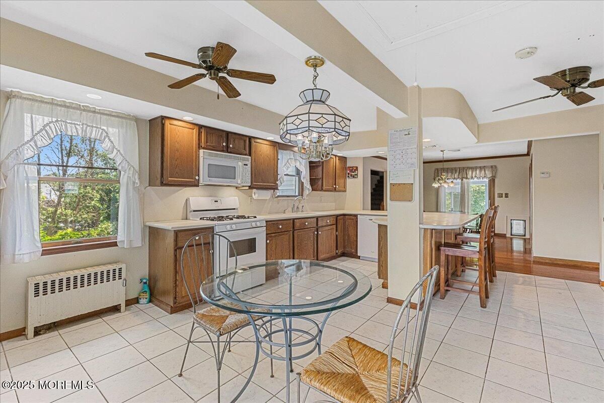 Chandelier, Dining room, Interior, Kitchen, Pendant Lights, Recessed Lighting, Stainless Steel Appliances, Wood Texture Flooring