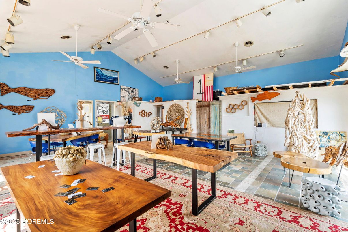 Game Room, Interior
