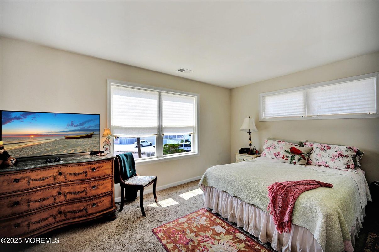 Bedroom, Interior, Water