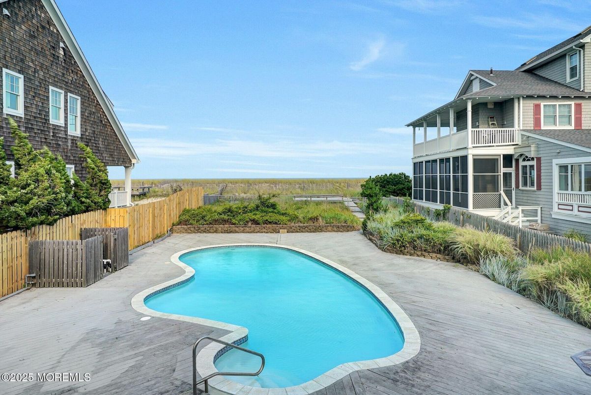 Exterior, Pool, Water