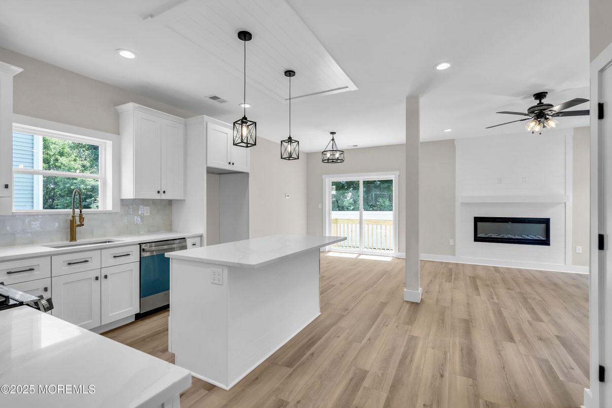 Fireplace, Interior, Kitchen, Pendant Lights, Recessed Lighting, Wood Texture Flooring