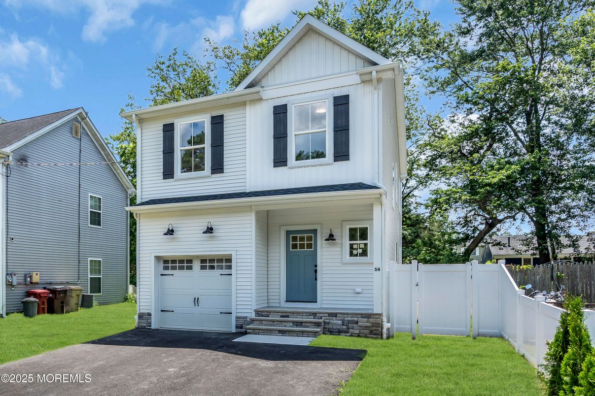 Attached, Exterior, Facade, Farmhouse