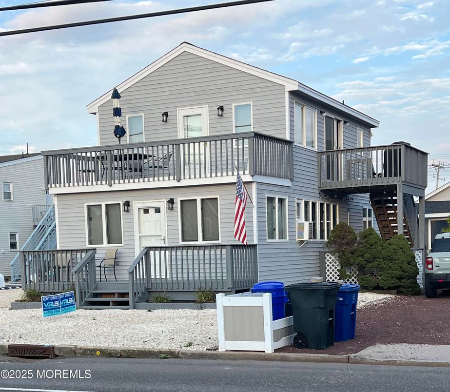 Exterior, Facade, Queen Anne Victorian