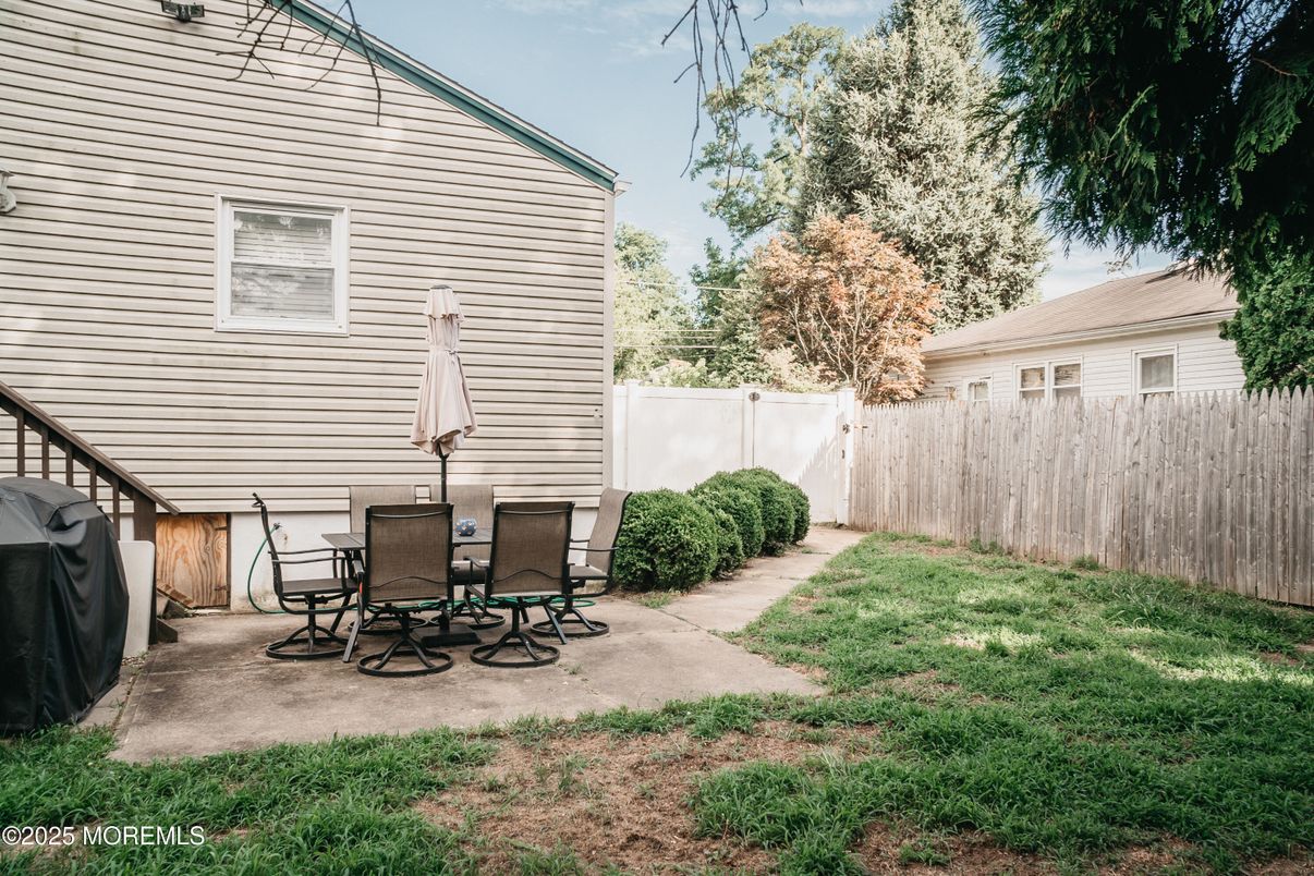 Backyard, Exterior
