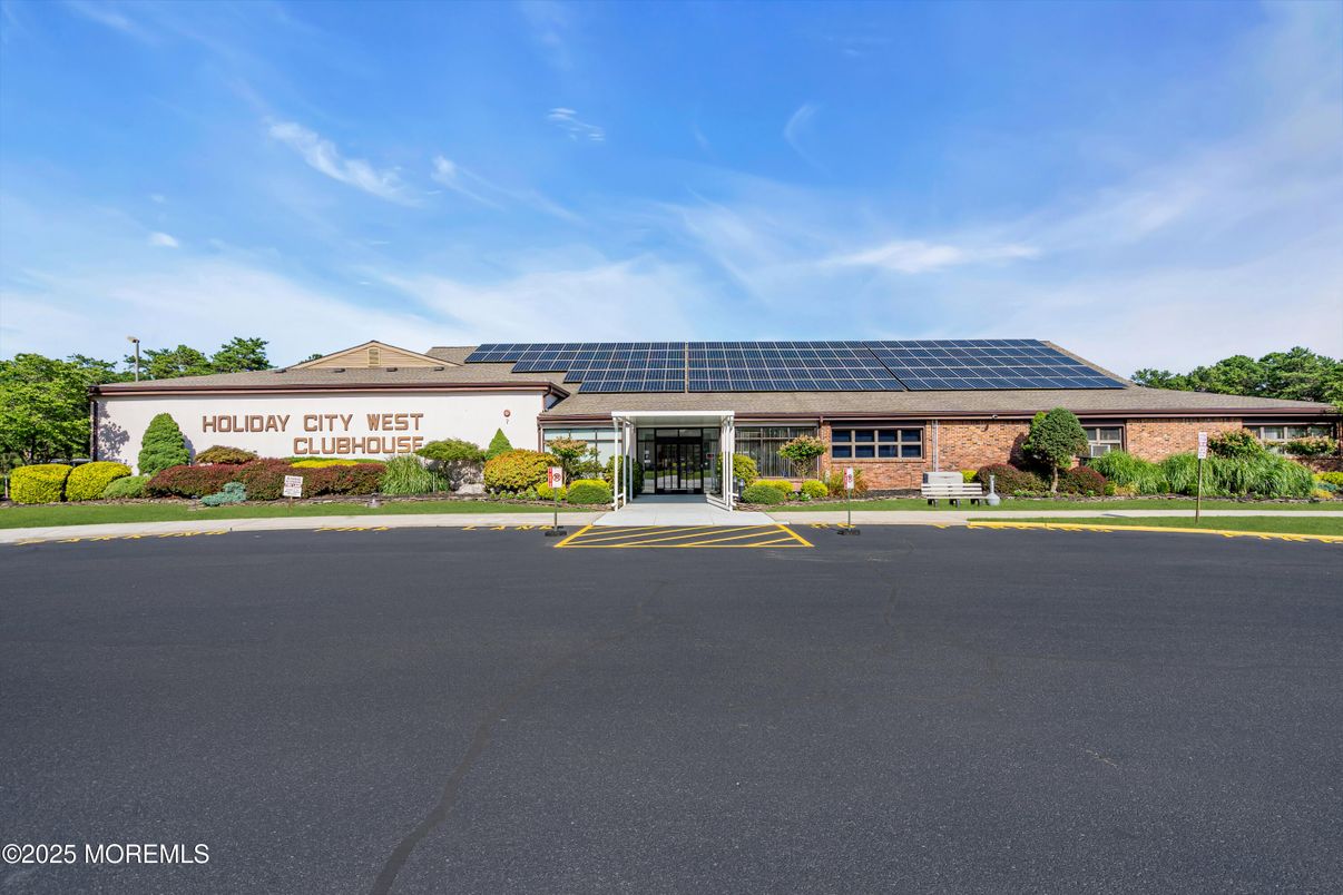 Exterior, Facade, Brick Facade, Solar Panels, None