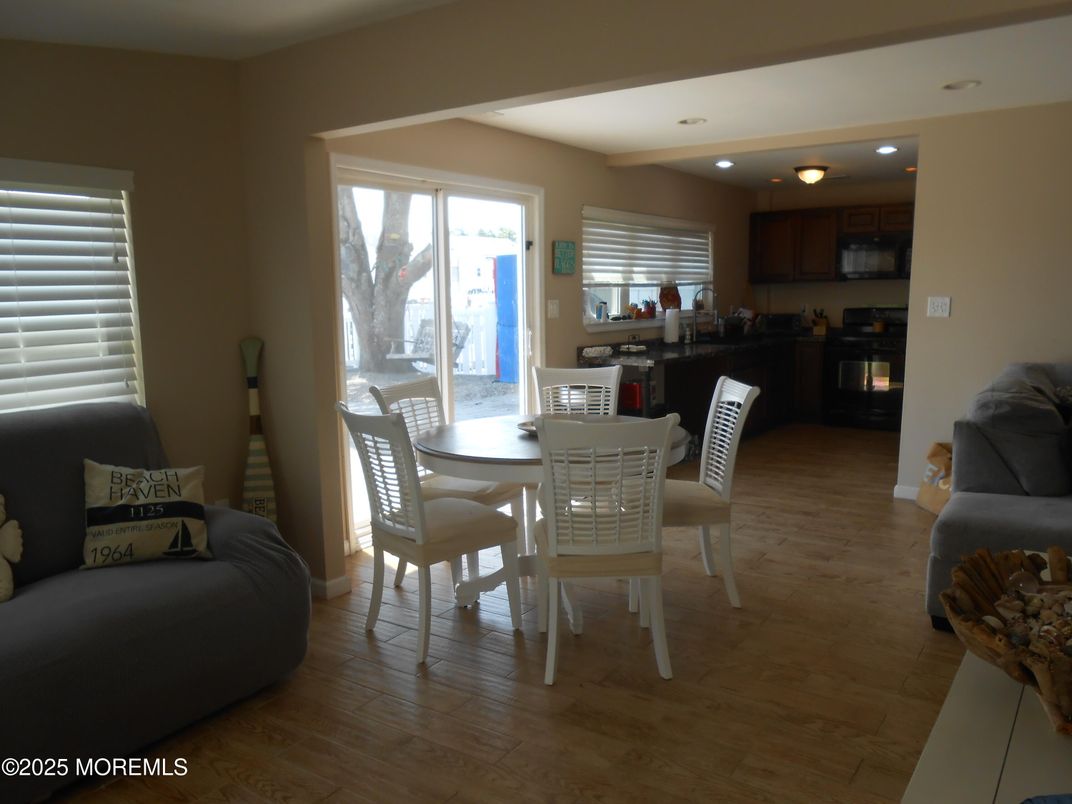 Dining room, Interior, Kitchen, Recessed Lighting, Wood Texture Flooring